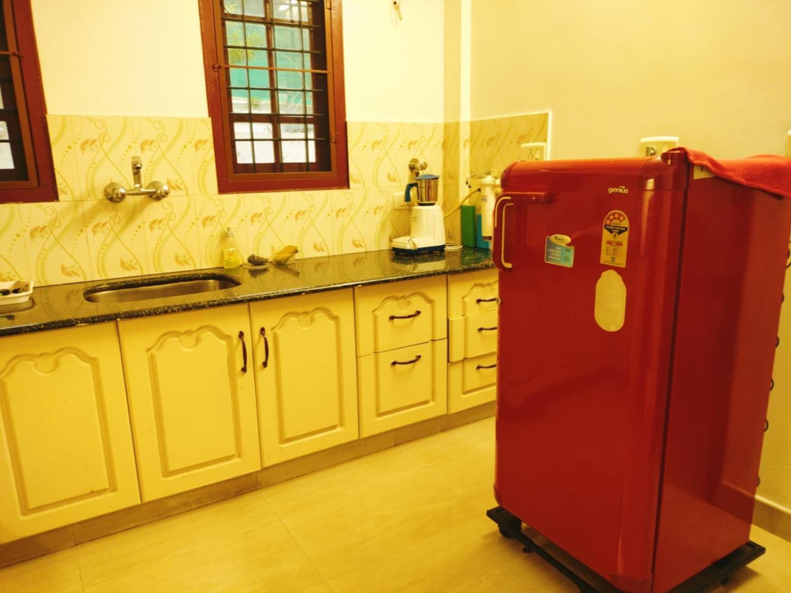 Hotel Jj Inn Kochi Екстериор снимка